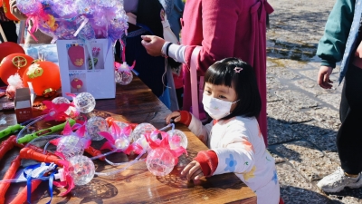 做花灯，品美食，看演出…丽江古城喜庆洋洋闹元宵