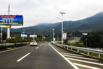 丽江市古城区：蓝天碧水促旅游