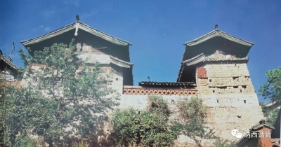揭秘！纳西民居为何家家有院、户户有花？