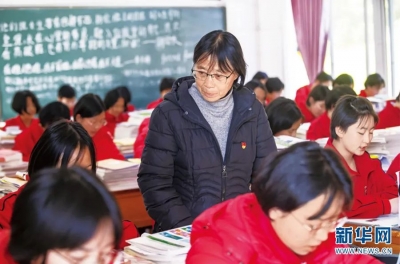 今天，一组独家照片讲述张桂梅芳华故事