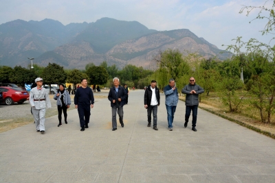 中国作家协会《小说选刊》作家到丽江石鼓采风