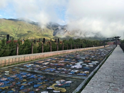 奇妙丽江纳西文化之旅：出发东巴万神园