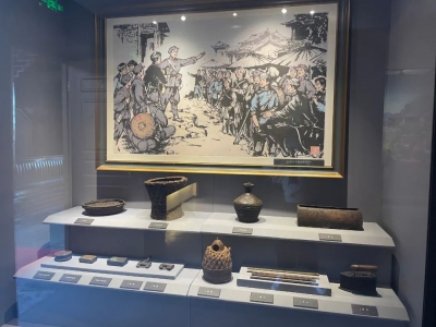 感受历史 丽江古城红色旅游持续升温
