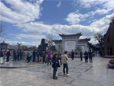 玉龙雪山单日接待量过万， 旅行社、客栈订单增长，丽江旅游迎来春暖花开