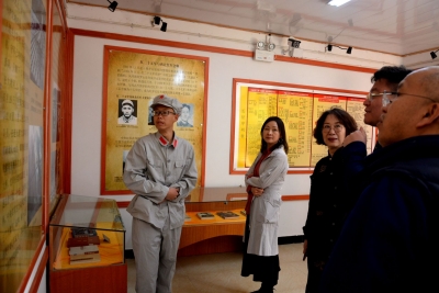 中国作家协会《小说选刊》作家到丽江石鼓采风