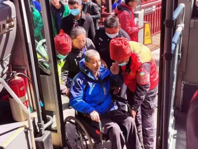 始于风光美，陷于人美服务美！游客点赞：“玉龙雪山不愧为5A景区！”