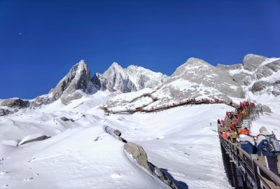 清明小长假 丽江玉龙雪山景区自驾游市场明显回暖