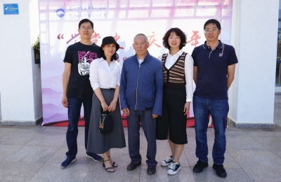 “学党史 庆百年”——严以智传统非遗剪纸艺术展在丽江师专开幕