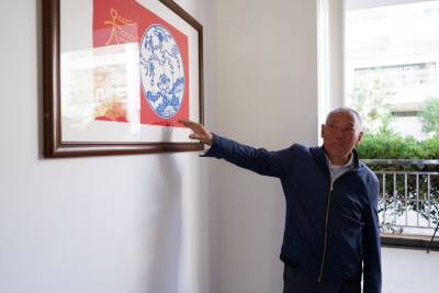 “学党史 庆百年”——严以智传统非遗剪纸艺术展在丽江师专开幕