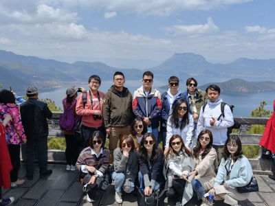 “五一”游丽江：游客对旅行社、导游道出满意！（附视频）
