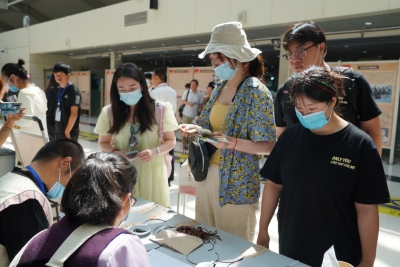 “岁月峥嵘 丰碑不朽”丽江解放主题展走进丽江机场