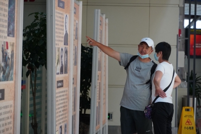 “岁月峥嵘 丰碑不朽”丽江解放主题展走进丽江机场