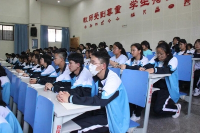 丽江金牌导游走进这所学校传递匠心精神