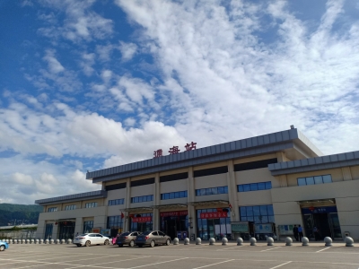 云南临沧至丽江今日首开动车 近3000人乘坐体验