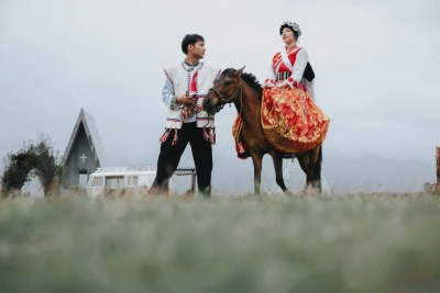 旅游新时尚！到丽江东巴谷旅游区体验一场东巴婚礼