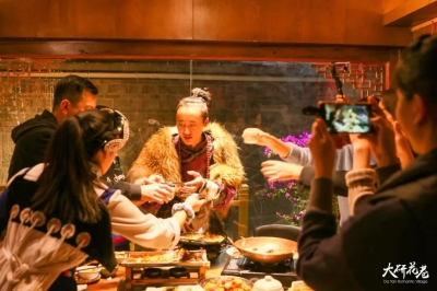 探店丨丽江这家餐厅，带你体验马帮文化之旅！
