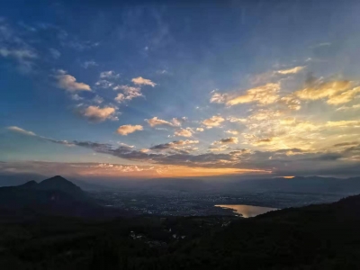 这个夏天，约一场徒步旅行，在美丽的丽江！