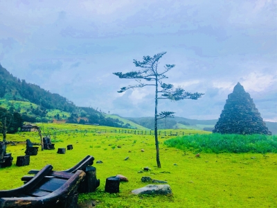 丽江小众秘境指南｜林那谷：徒步、观星、赏花新地标