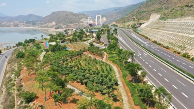 【丽江关注】永胜县境内的第一条高速公路，沿途风景秀丽……