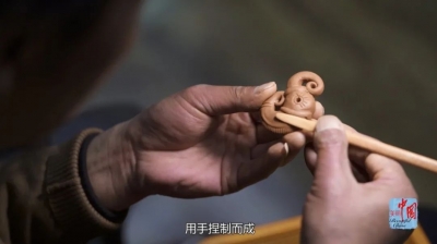 新西兰网友“云”赏丽江纳西金沙陶制陶工艺！