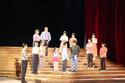 大型原创话剧《桂梅老师》在华坪演出