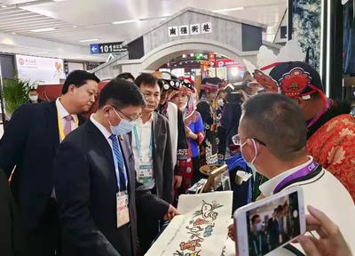 丽江非遗璀璨亮相进博会