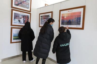 快来观展，有两个展览正在丽江市图书馆展出！