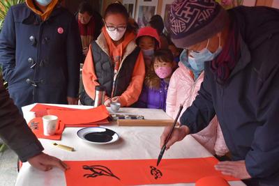 过年在丽江丨丽江市博物院邀请书法家“翰墨抒春意 挥毫送祝福”！
