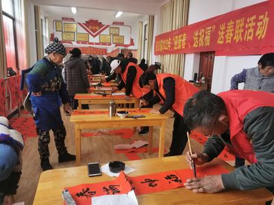 送春联了！丽江拉市镇文化惠民暖人心 