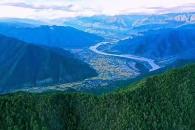 丽江巨甸：镶嵌在金沙江畔的一颗绚丽明珠