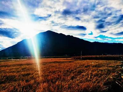 丽江巨甸：镶嵌在金沙江畔的一颗绚丽明珠