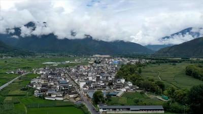 丽江巨甸：镶嵌在金沙江畔的一颗绚丽明珠