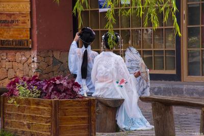 “扭扭车男孩”，丽江诚挚邀请您到丽毕业旅行！