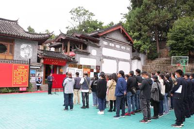 “世纪华章——不忘初心 牢记使命”刺绣作品捐赠仪式举行