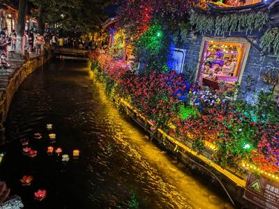 中元节放河灯——这是丽江的“寻梦环游记”