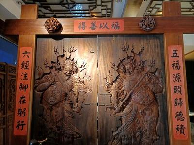 气韵生动 地方特色鲜明 丽江木雕期待您的了解