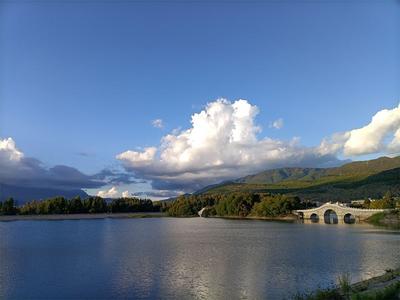时光悠然 去丽江清溪水库环湖散步吧