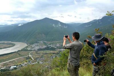 央视＂江河奔腾看中国＂摄制组走进丽江石鼓取景拍摄