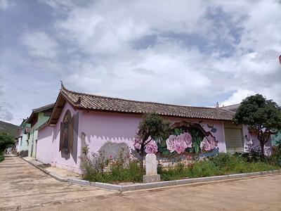 童话村金龙村 七彩墙绘美翻天