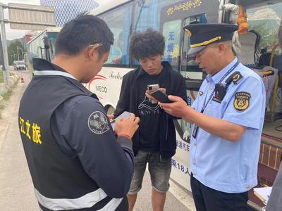 让游客玩得舒心、放心，丽江市文旅局联合多部门开展暑期旅游市场秩序整治