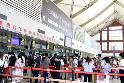 火爆！丽江迎来暑期旅游热潮