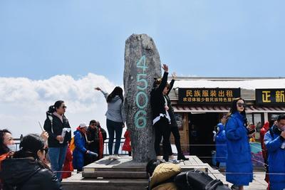 火爆！丽江迎来暑期旅游热潮