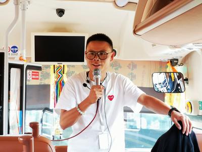 丽江文旅正能量丨品格高尚 值得信赖……导游收到表扬锦旗