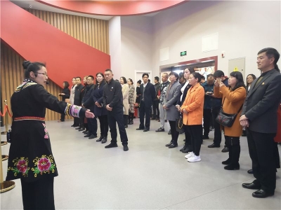 楚雄州文旅局机关党委与北浦社区党总支到州博物馆联合开展“忆党史、感党恩、跟党走”支部主题党日活动