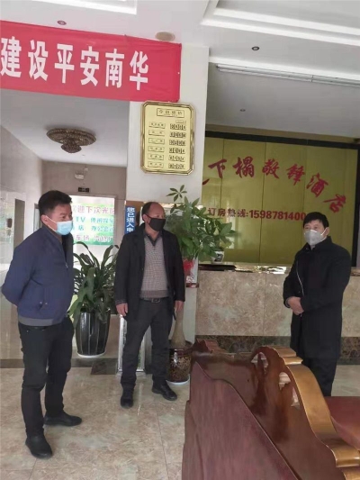 南华县妥善安置滞留游客