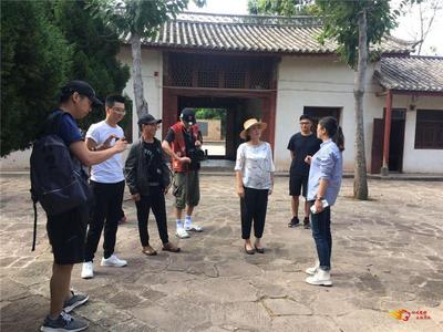 著名歌唱家龚琳娜到姚安县采风