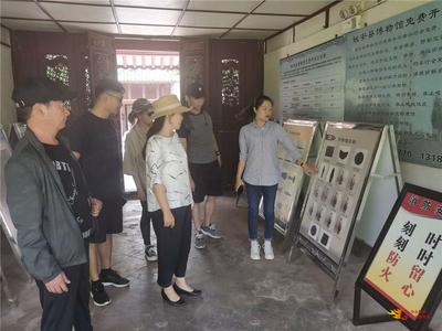 著名歌唱家龚琳娜到姚安县采风