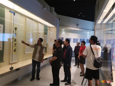 《施增鸿彝汉双文书法作品展》在楚雄州博物馆开展