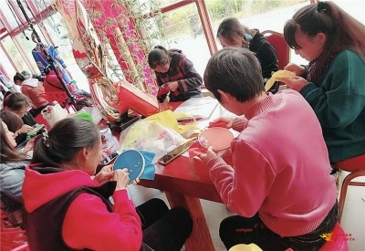 南华县彝族刺绣技能培训班开班