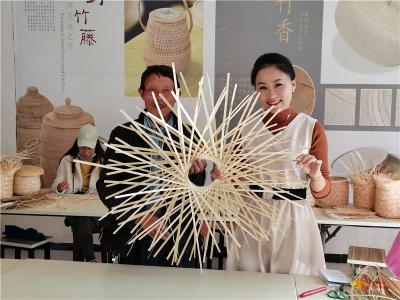 楚雄大姚：扶贫车间里的小竹篾大财富